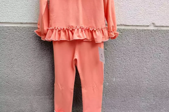 Conjunto sport color salmón niña