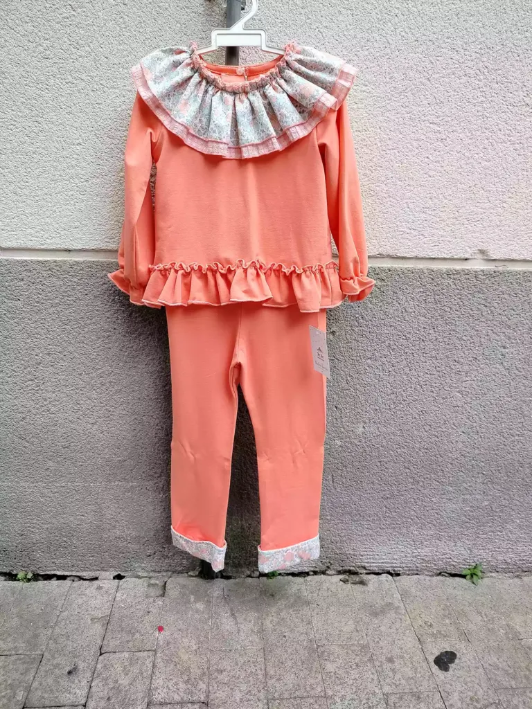 Conjunto sport color salmón niña