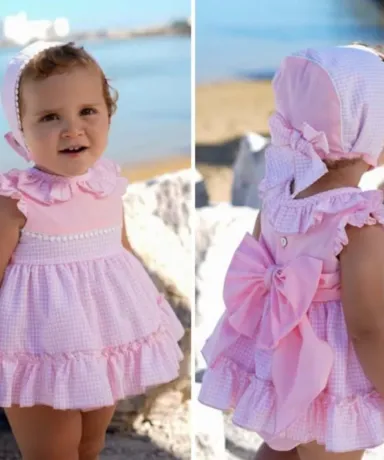 Niña con jesusito rosa