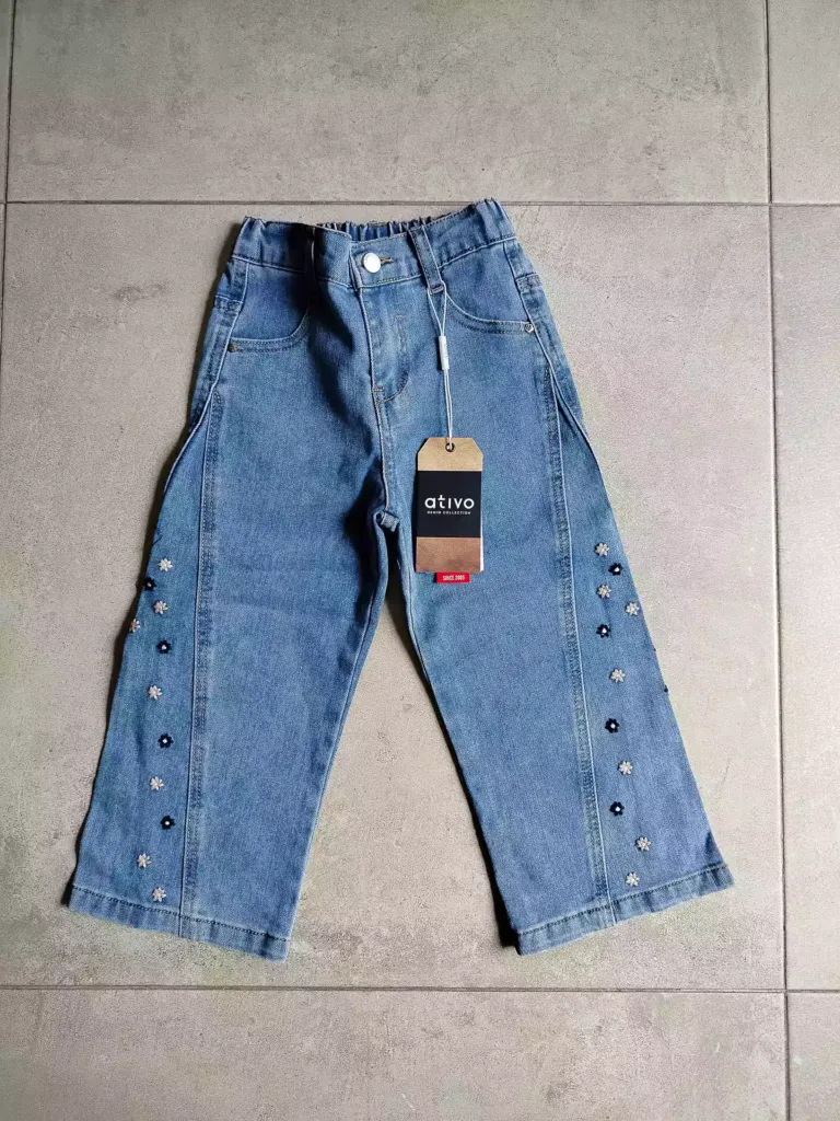Pantalón niña bordado