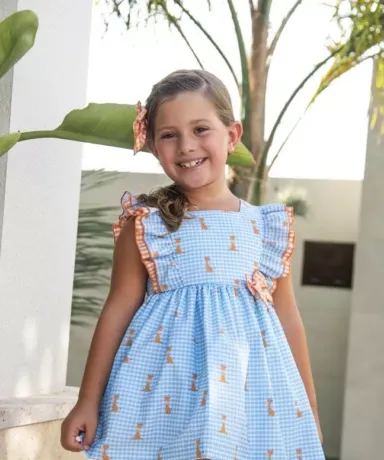 Niña con vestido áfrica