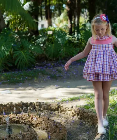 Vestido Vichy niña en parque