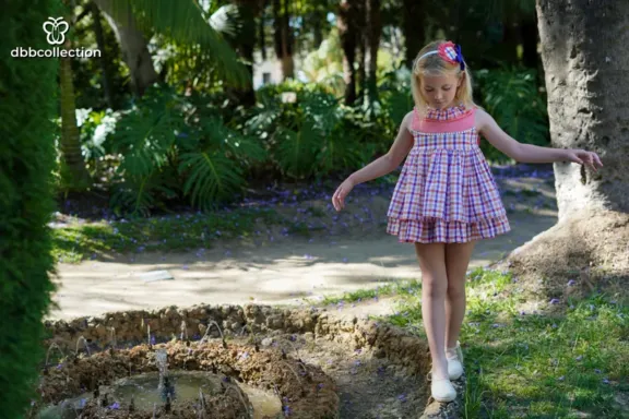 Vestido Vichy niña en parque
